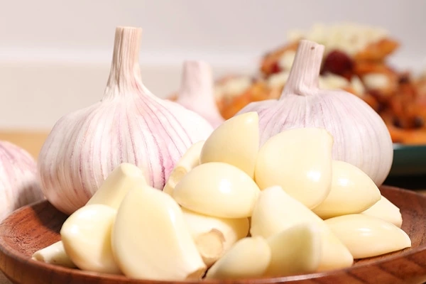 Garlic anti-dandruff shampoo